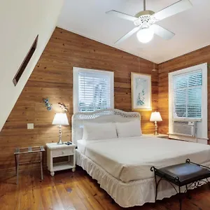 Curry House- 3rd Floor, King Bed, & Balcony 8 Inn Key West